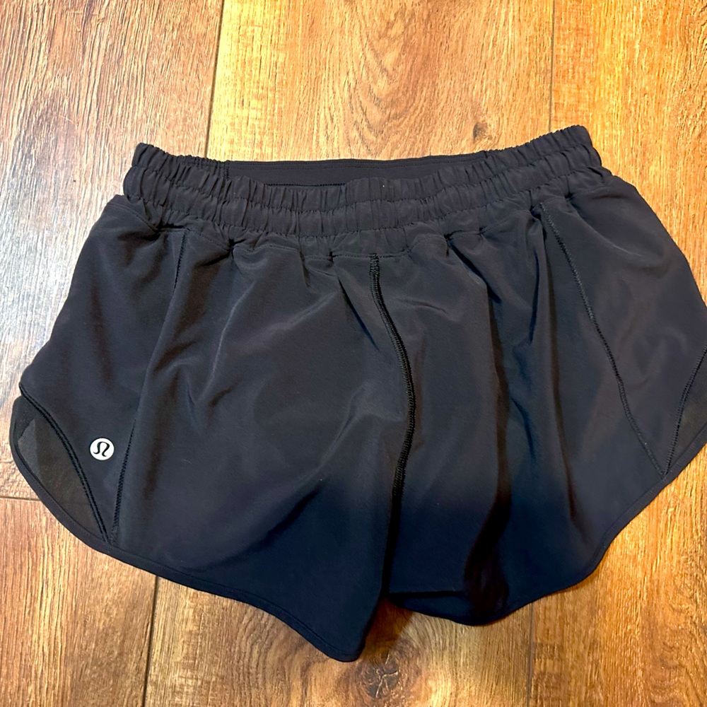 Lululemon Hotty Hot shorts size 6